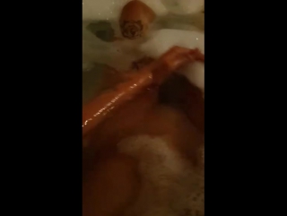 jasmine tk flashes pussy while taking bubble bath on cam