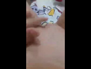 ayb ke fingering pussy while moaning on cam